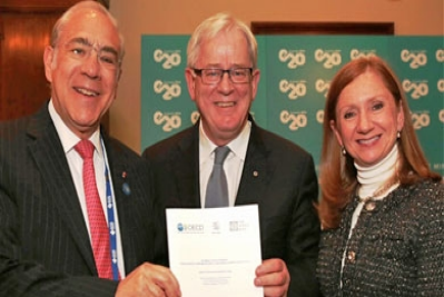 OECD Secretary-General Angel Gurría with Australian Trade and Investment Minister Andrew Robb, and World Bank Senior Director Anabel Gonzalez at the release of the OECD-WTO-World Bank Global Value Chains Report